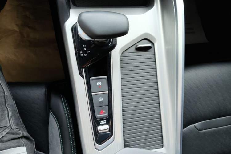 Used Geely Auto Preface 2023 2.0TD "Only This Verdant Green" Edition Gear Lever