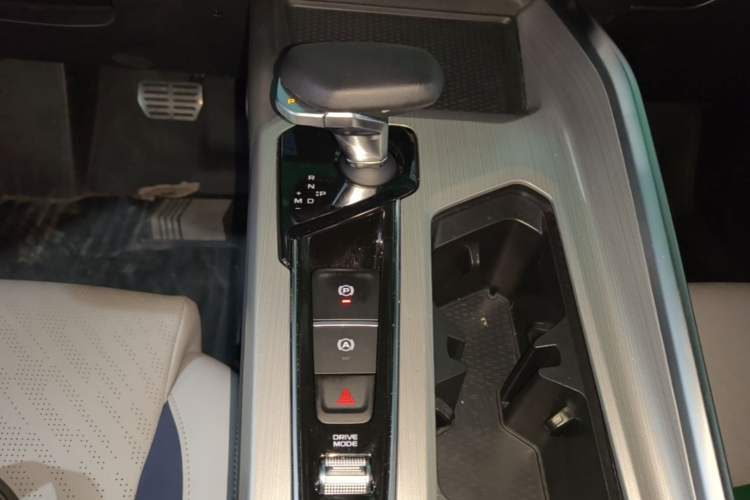 Used Geely Auto Preface 2023 2.0TD Prestige Version Gear Lever