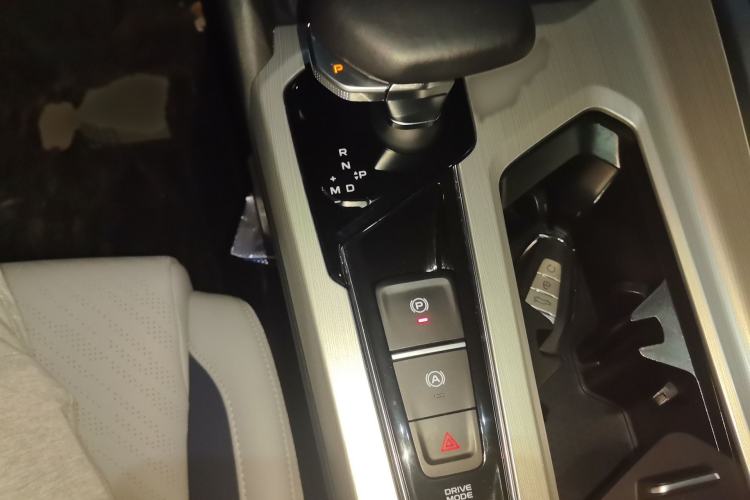 Used Geely Auto Preface 2023 2.0TD Prestige Version Gear Lever