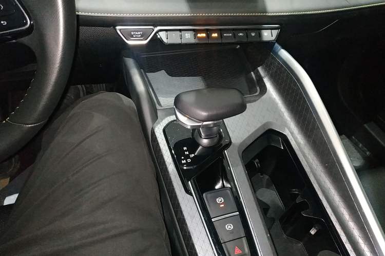 Used Geely Auto Preface 2023 1.5TD Kunlun Edition Gear Lever