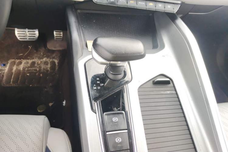 Used Geely Auto Preface 2023 2.0TD Prestige Version Gear Lever