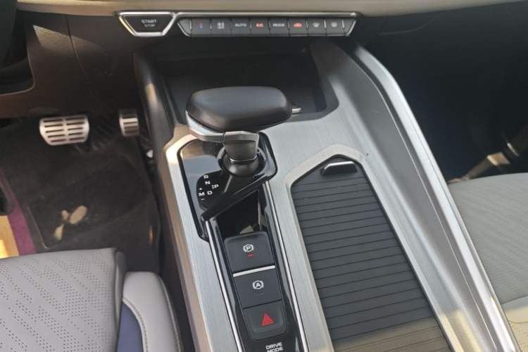 Used Geely Auto Preface 2023 2.0TD Prestige Version Gear Lever