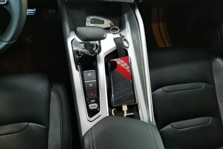 Used Geely Auto Preface 2023 2.0TD "Only This Verdant Green" Edition Gear Lever