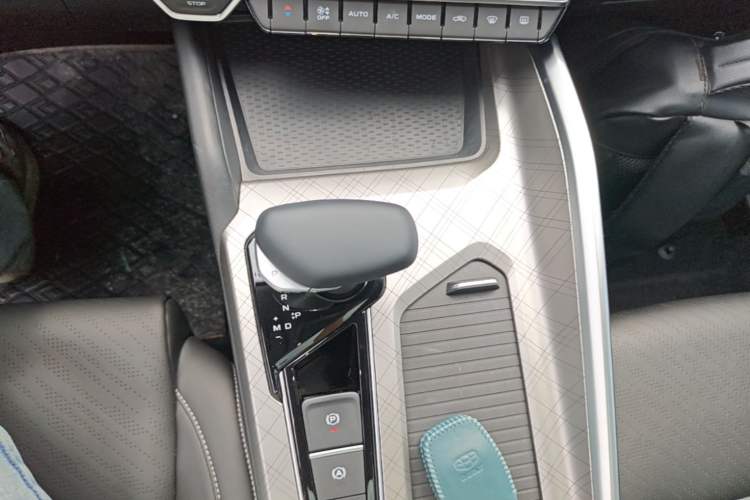 Used Geely Auto Preface 2023 2.0TD Luxury Version Gear Lever