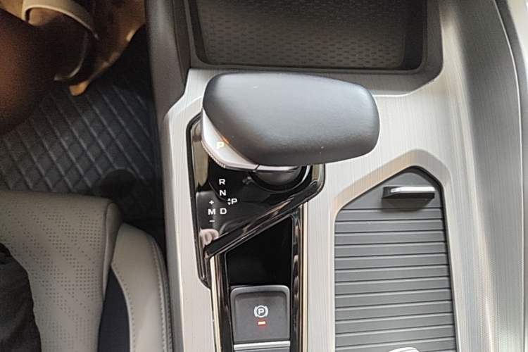 Used Geely Auto Preface 2023 2.0TD Prestige Version Gear Lever