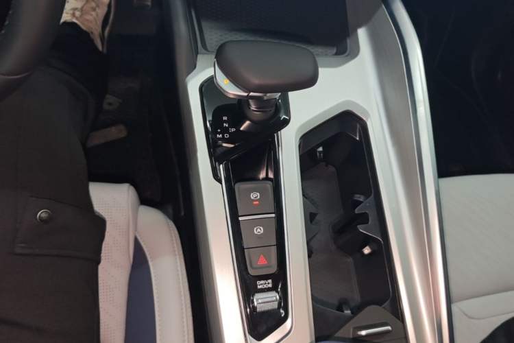 Used Geely Auto Preface 2023 2.0TD Prestige Version Gear Lever