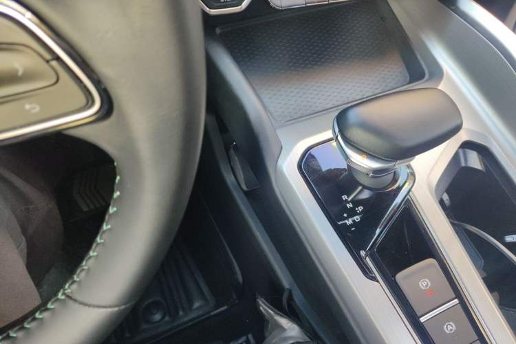 Used Geely Auto Preface 2023 2.0TD "Only This Verdant Green" Edition Gear Lever