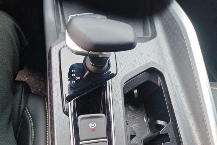 Used Geely Auto Preface 2023 1.5TD Kunlun Edition Gear Lever