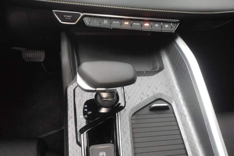 Used Geely Auto Preface 2023 1.5TD Kunlun Edition Gear Lever