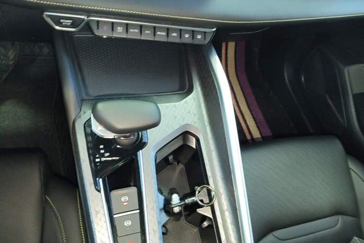 Used Geely Auto Preface 2023 1.5TD Kunlun Edition Gear Lever