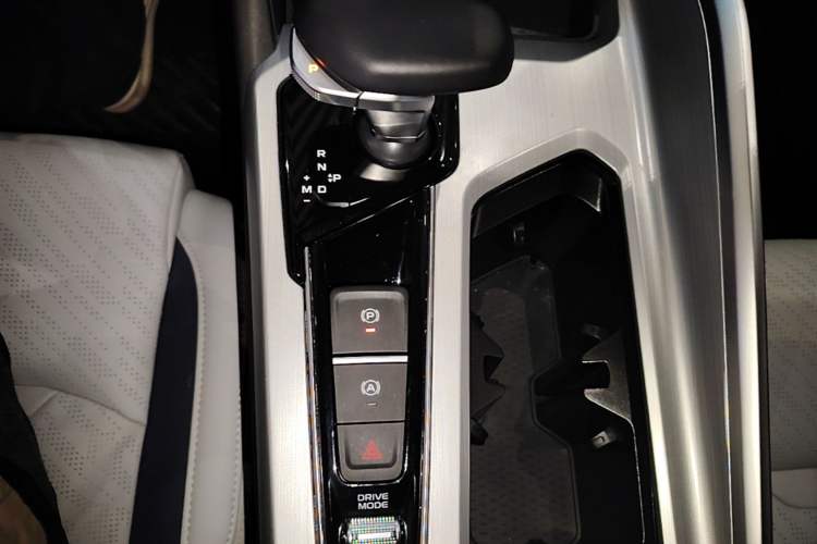 Used Geely Auto Preface 2023 2.0TD Prestige Version Gear Lever
