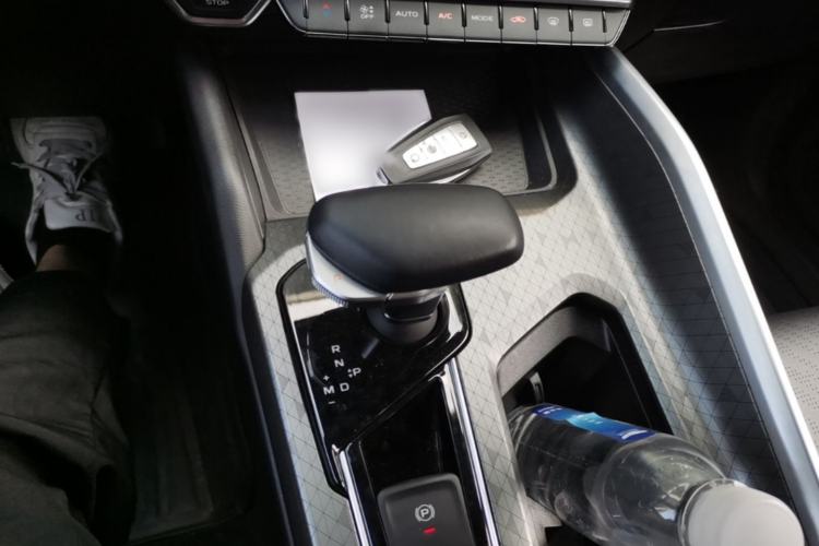 Used Geely Auto Preface 2023 1.5TD Kunlun Edition Gear Lever