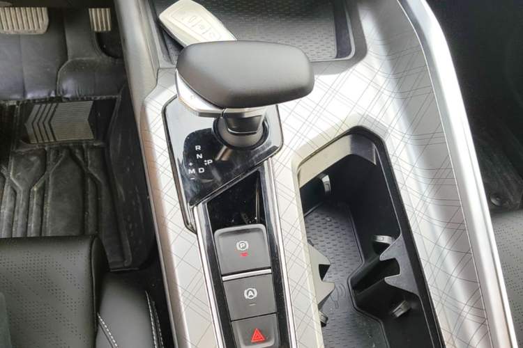 Used Geely Auto Preface 2023 2.0TD Luxury Version Gear Lever