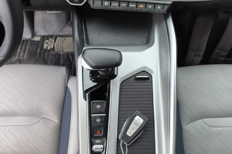 Used Geely Auto Preface 2023 2.0TD Prestige Version Gear Lever