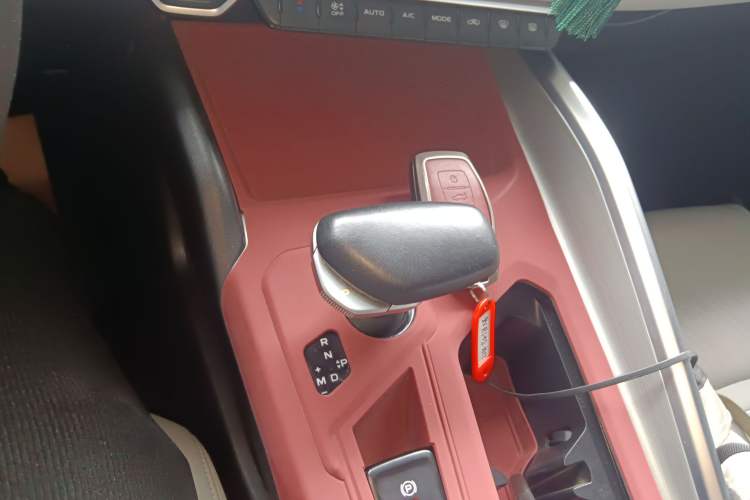 Used Geely Auto Preface 2023 2.0TD Prestige Version Gear Lever