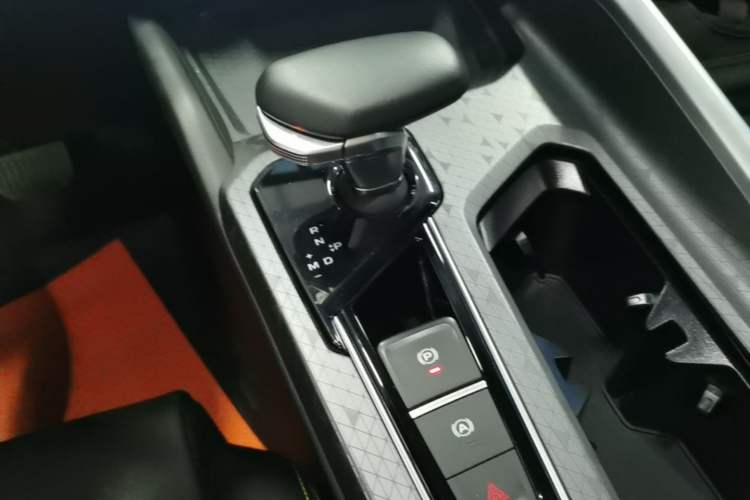 Used Geely Auto Preface 2023 1.5TD Kunlun Edition Gear Lever