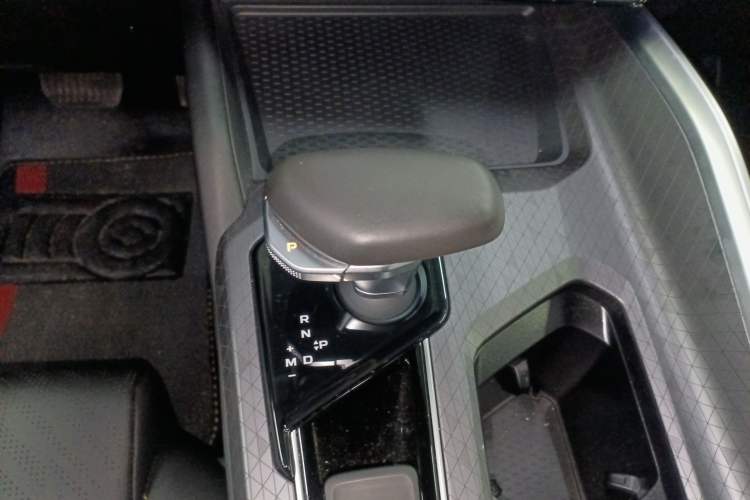 Used Geely Auto Preface 2023 1.5TD Kunlun Edition Gear Lever
