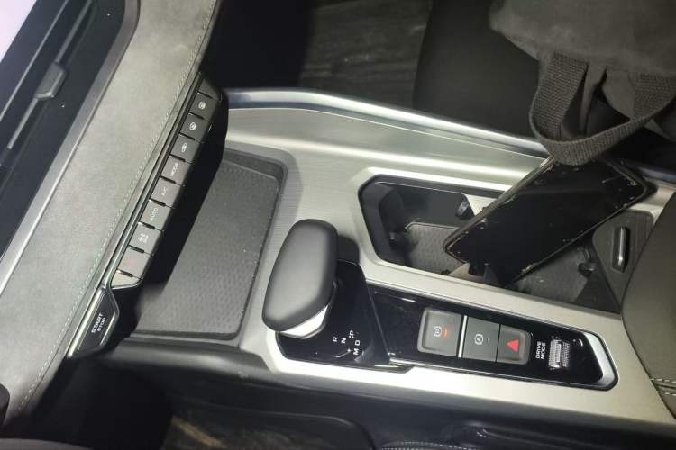 Used Geely Auto Preface 2023 2.0TD "Only This Verdant Green" Edition Interior 5