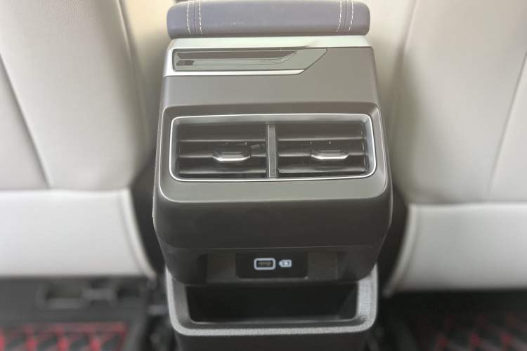 Used Geely Auto Preface 2023 2.0TD Prestige Version Interior 5