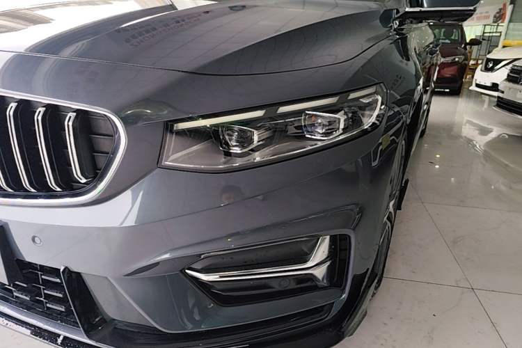 Used Geely Auto Preface 2023 2.0TD "Only This Verdant Green" Edition Left Front Headlight