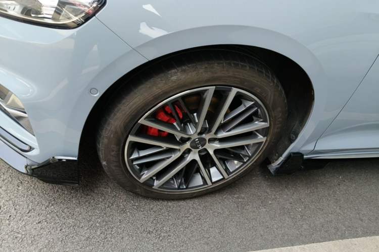 Used Geely Auto Preface 2023 2.0TD "Only This Verdant Green" Edition Left Front Wheel Hub