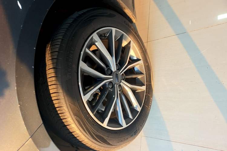 Used Geely Auto Preface 2023 2.0TD Luxury Version Left Front Wheel Hub