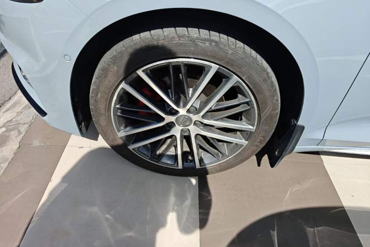 Used Geely Auto Preface 2023 2.0TD Prestige Version Left Front Wheel Hub