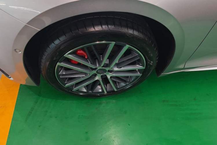 Used Geely Auto Preface 2023 2.0TD Prestige Version Left Front Wheel Hub