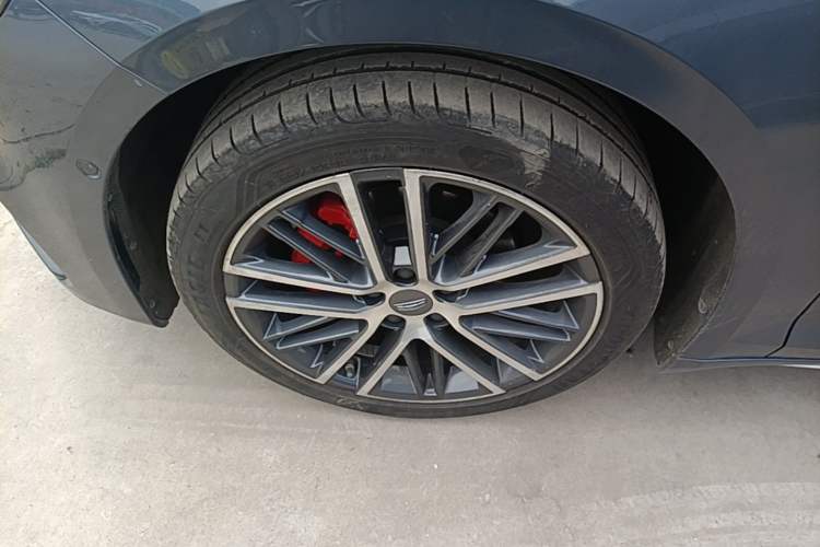 Used Geely Auto Preface 2023 2.0TD Prestige Version Left Front Wheel Hub