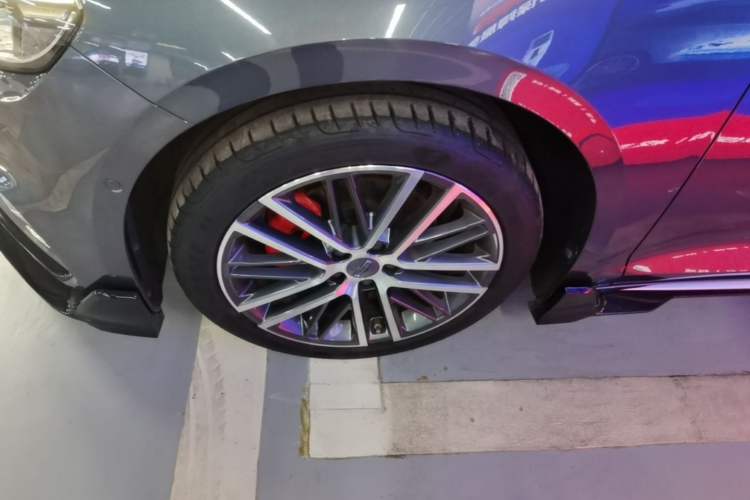 Used Geely Auto Preface 2023 2.0TD "Only This Verdant Green" Edition Left Front Wheel Hub
