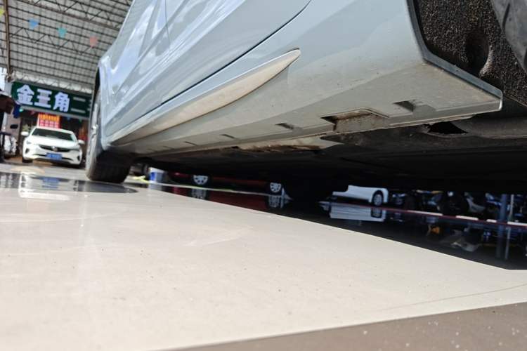 Used Geely Auto Preface 2023 2.0TD Prestige Version Left Side Sill