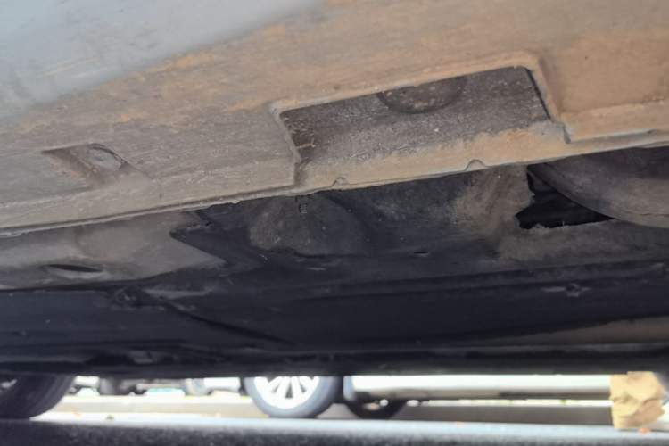 Used Geely Auto Preface 2023 2.0TD Luxury Version Left Side Sill