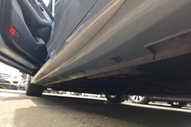 Used Geely Auto Preface 2023 2.0TD Luxury Version Left Side Sill