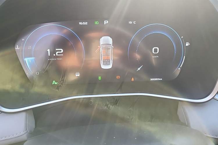 Used Geely Auto Preface 2023 2.0TD Prestige Version Odometer Close Up