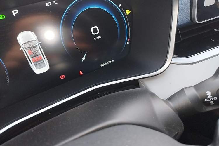 Used Geely Auto Preface 2023 2.0TD Prestige Version Odometer Close Up