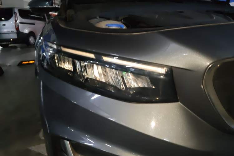 Used Geely Auto Preface 2023 2.0TD Luxury Version Right Front Headlight