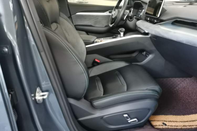 Used Geely Auto Preface 2023 2.0TD "Only This Verdant Green" Edition Right Front Seat