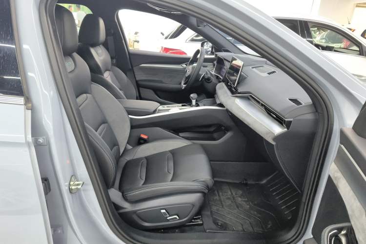 Used Geely Auto Preface 2023 2.0TD "Only This Verdant Green" Edition Right Front Seat