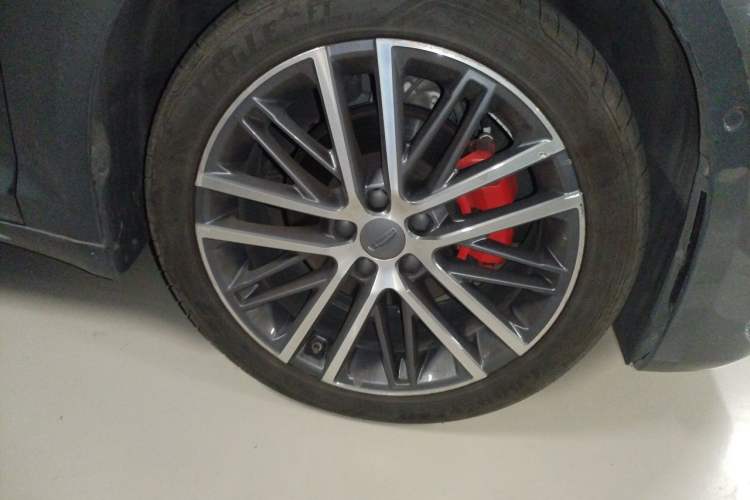 Used Geely Auto Preface 2023 2.0TD Prestige Version Right Front Wheel Hub