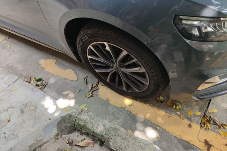 Used Geely Auto Preface 2023 2.0TD Luxury Version Right Front Wheel Hub