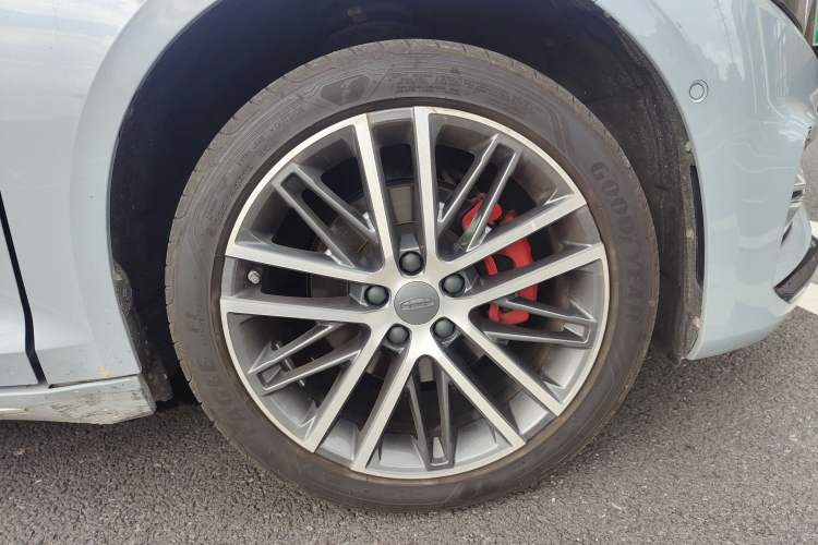 Used Geely Auto Preface 2023 2.0TD Prestige Version Right Front Wheel Hub