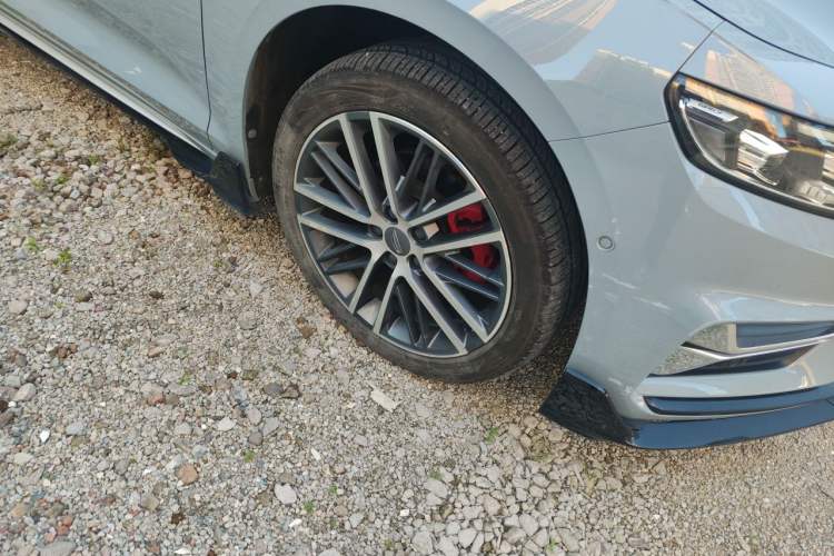 Used Geely Auto Preface 2023 2.0TD "Only This Verdant Green" Edition Right Front Wheel Hub