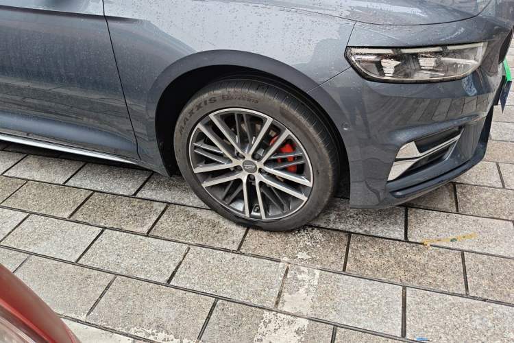 Used Geely Auto Preface 2023 2.0TD Prestige Version Right Front Wheel Hub