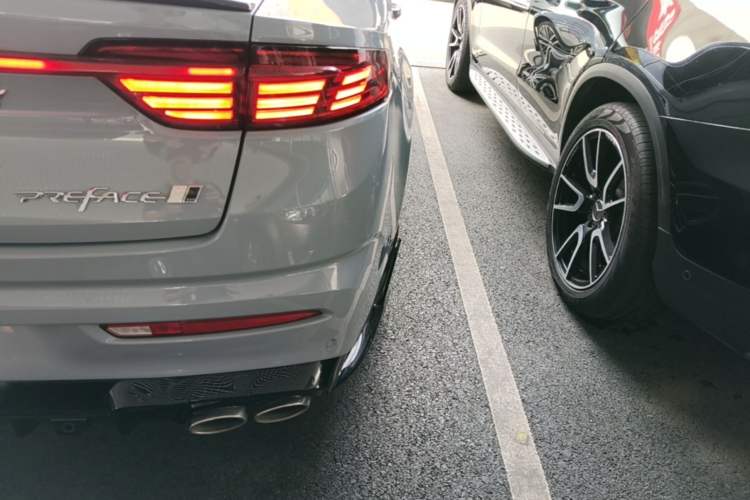 Used Geely Auto Preface 2023 2.0TD "Only This Verdant Green" Edition Right Rear Taillight