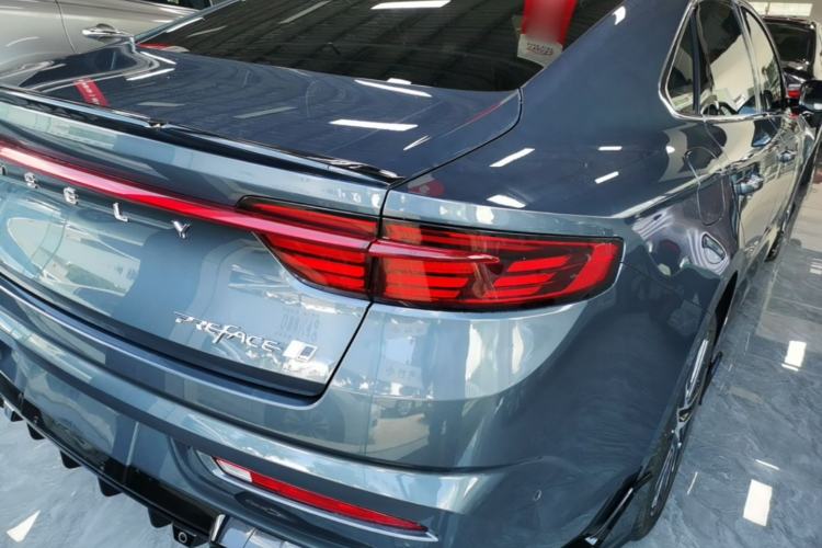 Used Geely Auto Preface 2023 2.0TD "Only This Verdant Green" Edition Right Rear Taillight