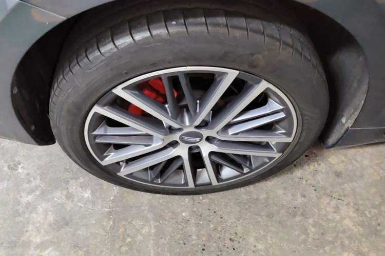 Used Geely Auto Preface 2023 2.0TD Prestige Version Right Rear Wheel Hub