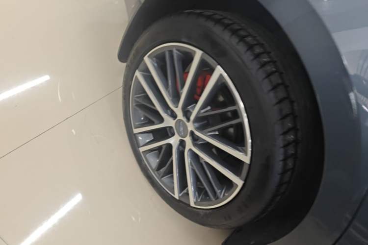 Used Geely Auto Preface 2023 2.0TD Prestige Version Right Rear Wheel Hub