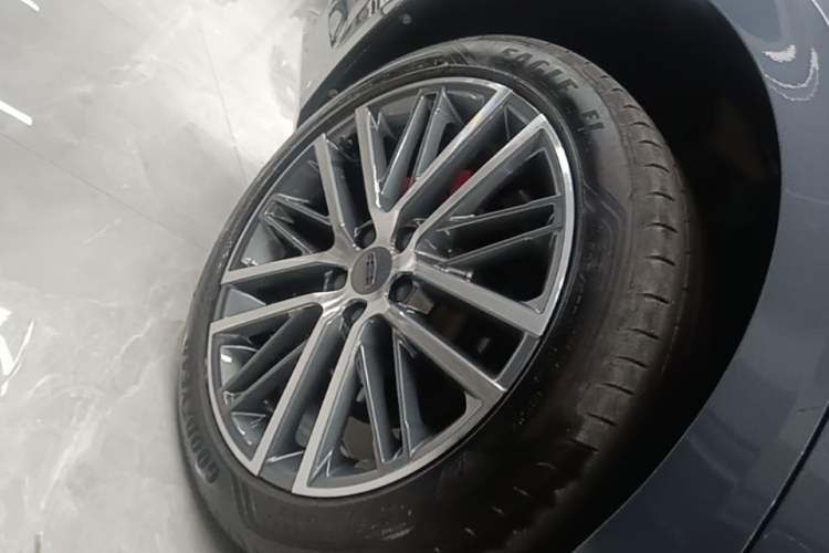 Used Geely Auto Preface 2023 2.0TD Prestige Version Right Rear Wheel Hub