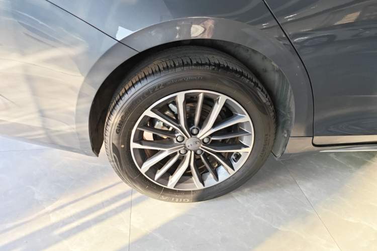Used Geely Auto Preface 2023 2.0TD Luxury Version Right Rear Wheel Hub