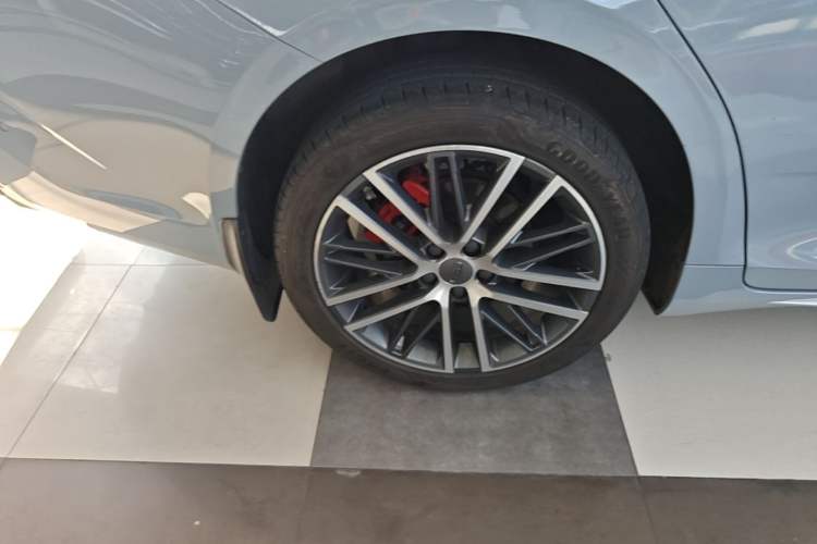 Used Geely Auto Preface 2023 2.0TD Prestige Version Right Rear Wheel Hub